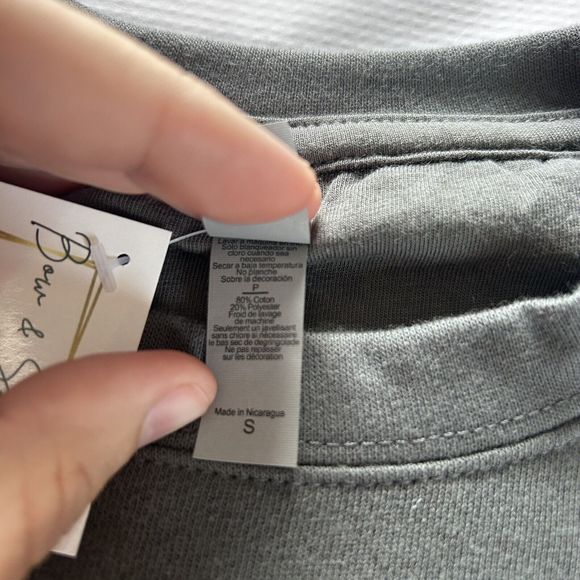 Handmade Embroidered Santa Highland Cow Sweatshirt With Kangaroo Pocket Small - Picture 4 of 8